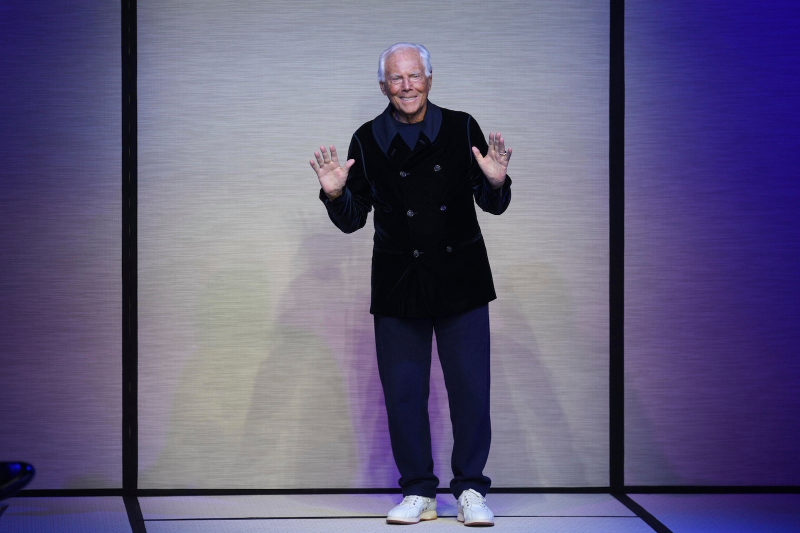 Giorgio Armani accepts applauses at the end of the men's Giorgio Armani Fall-Winter 2025-2026 collection, that was presented in Milan, Italy, Monday, Jan. 20, 2025. (AP Photo/Antonio Calanni)