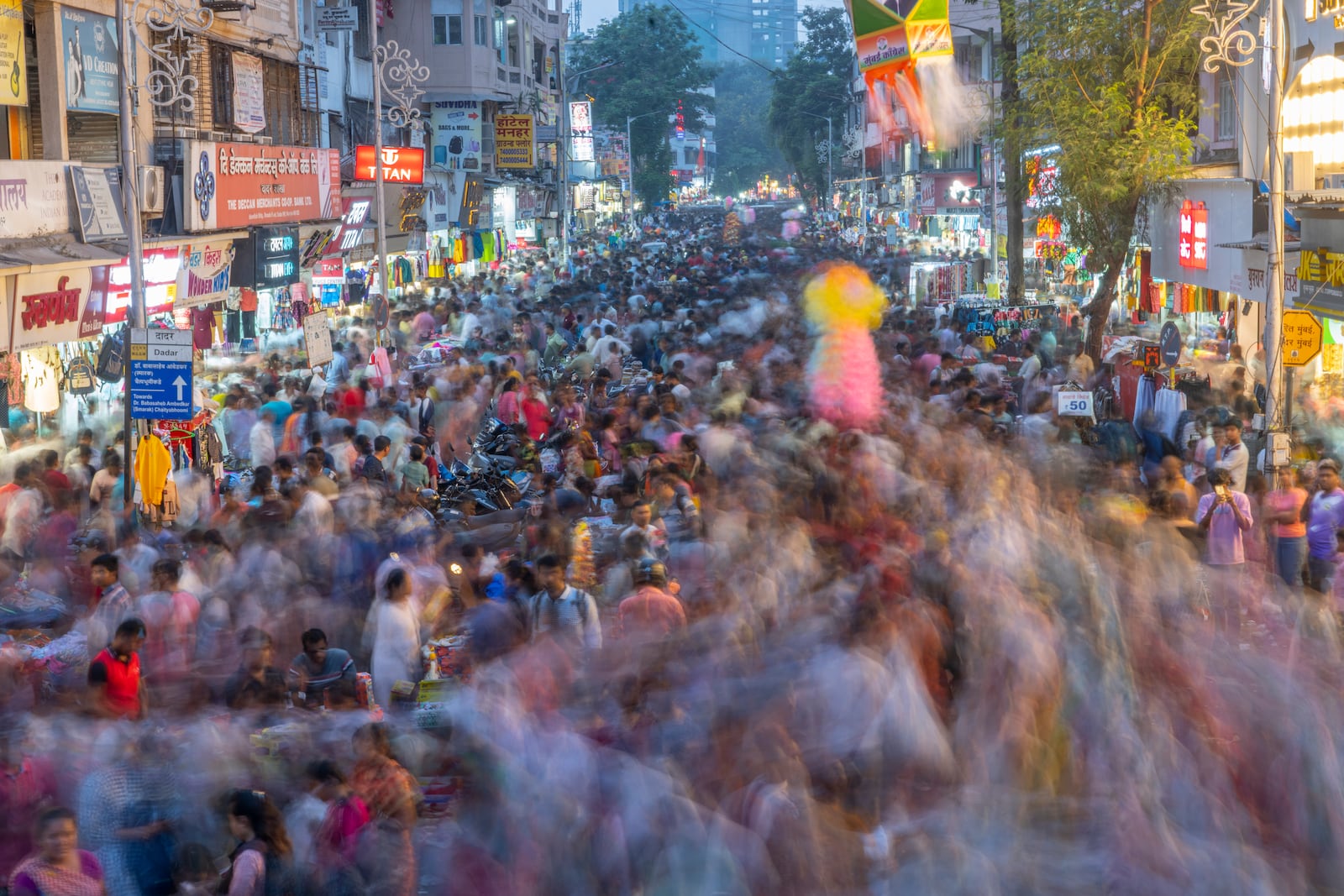 FILE- People crowd a market as they shop ahead of Diwali festival in Mumbai, India, Nov. 5, 2023. (AP Photo/Rafiq Maqbool, File)