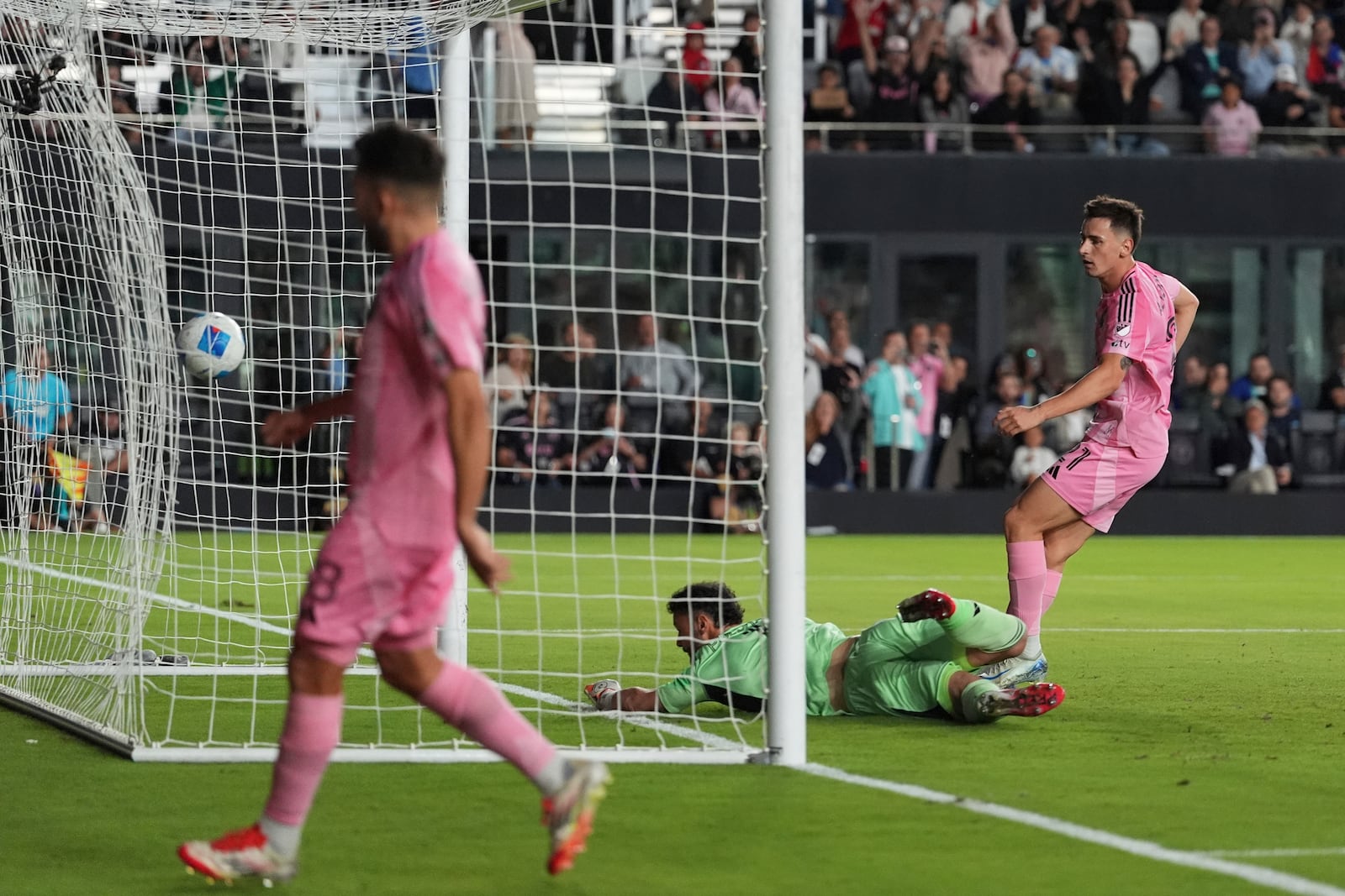 Inter Miami forward Tadeo Allende, right, scores his side's second goal, over Sporting Kansas City goalkeeper John Pulskamp (1), during the first half of a CONCACAF Champions Cup soccer match, Tuesday, Feb. 25, 2025, in Fort Lauderdale, Fla. (AP Photo/Rebecca Blackwell)