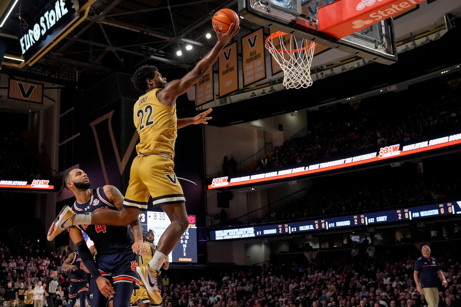 Vanderbilt forward Jaylen Carey (22) shoots the ball past Auburn forward Johni Broome, left, during the first half of an NCAA college basketball game Tuesday, Feb. 11, 2025, in Nashville, Tenn. (AP Photo/George Walker IV)