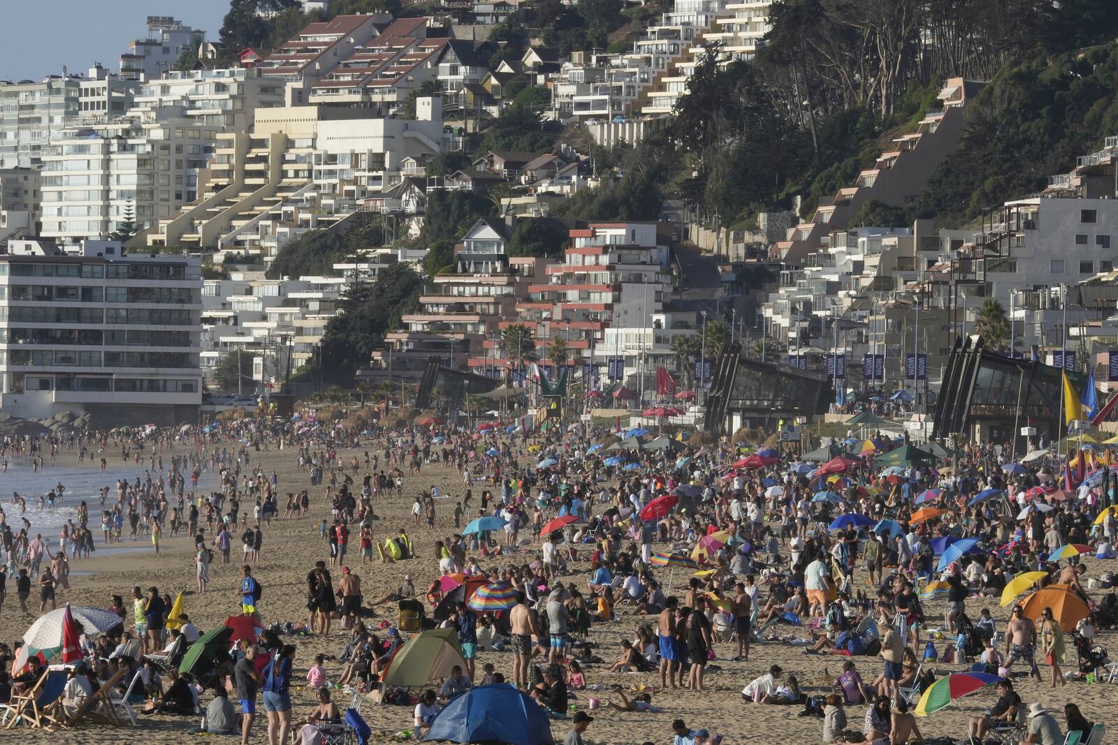 Beachgoers gather on Renaca beach in Vina del Mar, Chile, Thursday, Jan. 30, 2025. (AP Photo/Esteban Felix)