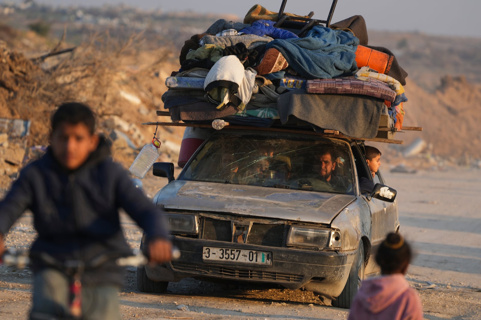 Displaced Palestinians make their way from central Gaza to their homes in the northern Gaza Strip, Wednesday, Jan. 29, 2025. after Israel began allowing hundreds of thousands of Palestinians to return as part of the ceasefire deal between Israel and Hamas. (AP Photo/Abdel Kareem Hana)