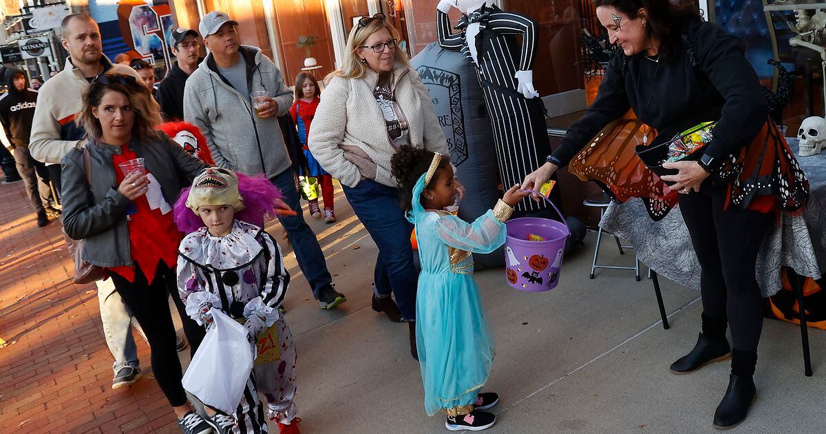 Downtown Springfield Trick or Treat event draws more interest from