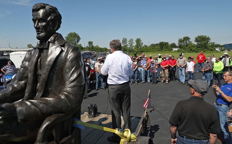 PHOTOS: Transporting Abraham Lincoln Statue